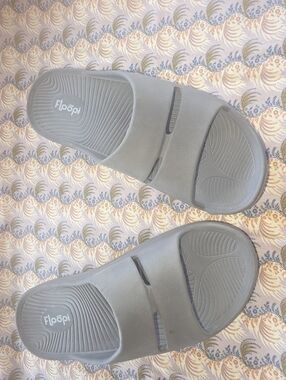 Womens Sophie Comfort Slide Sandals, Size 9, Gray.  New, Never Worn.